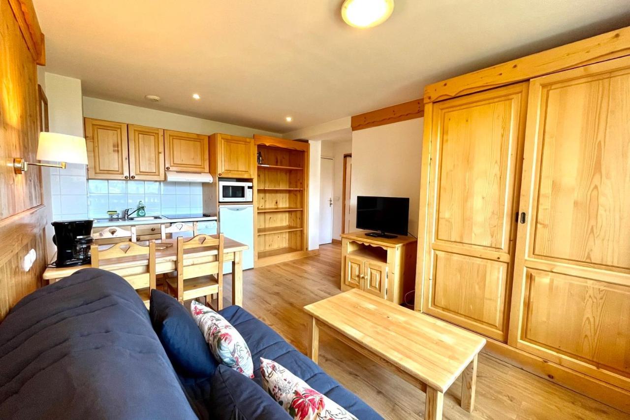 Cosy Chalet With Terrace Combloux Exteriör bild